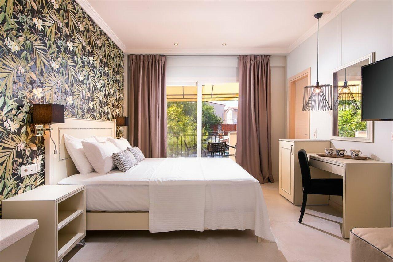 Neikos Mediterraneo Luxury Suites Hanioti Eksteriør billede