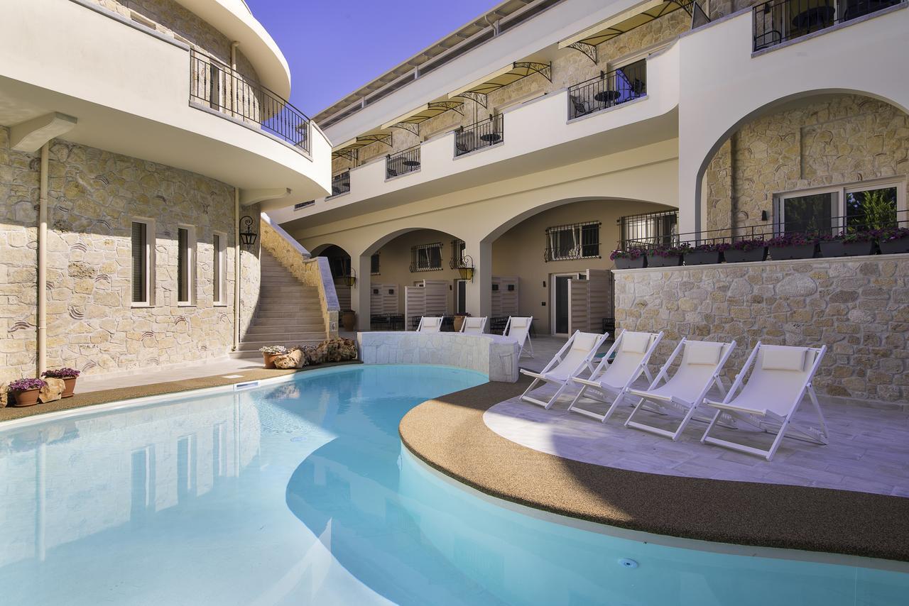 Neikos Mediterraneo Luxury Suites Hanioti Eksteriør billede