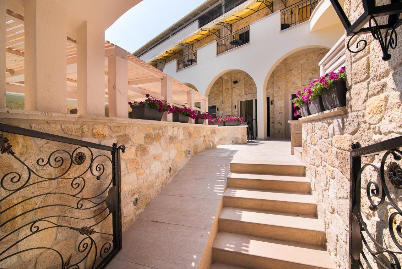 Neikos Mediterraneo Luxury Suites Hanioti Eksteriør billede
