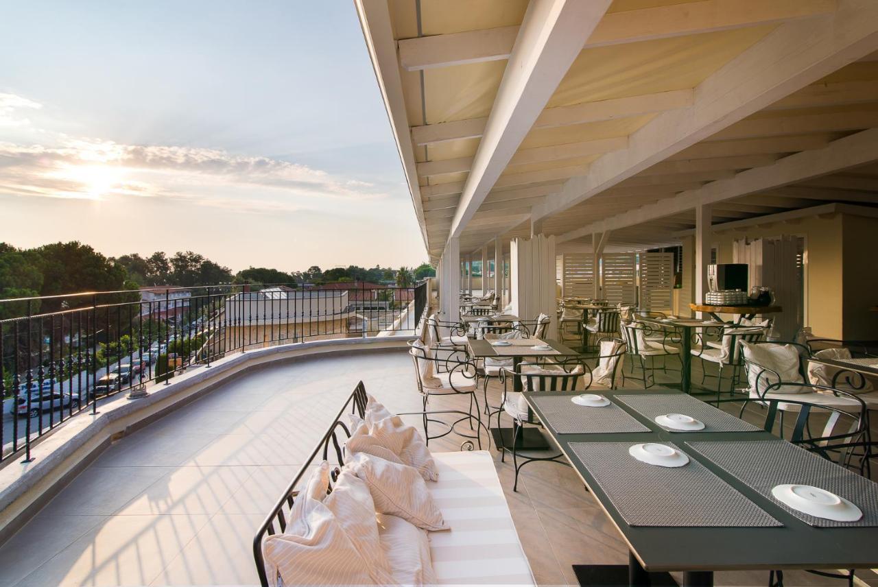 Neikos Mediterraneo Luxury Suites Hanioti Eksteriør billede